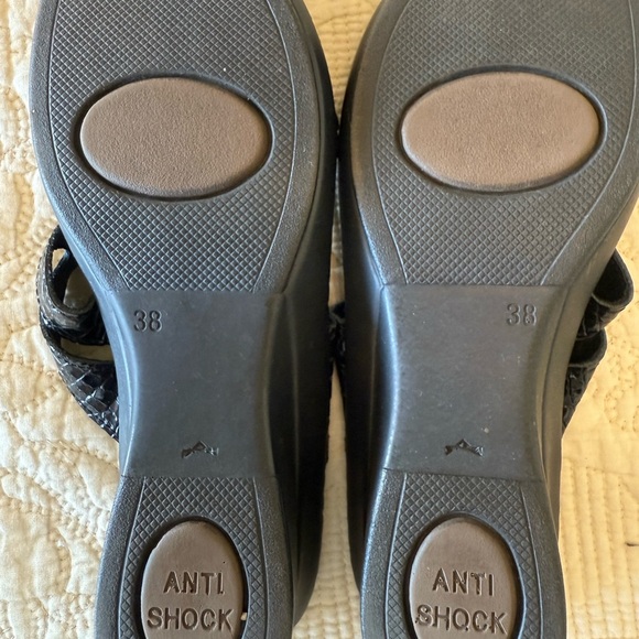 La Plume black leather sandals velcro adjustable straps - women's US 8 - Picture 2 of 5